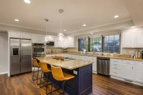 Spacious 4BR Near Botanical Gardens - Image 4