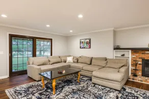 Spacious 4BR Near Botanical Gardens - Image 3