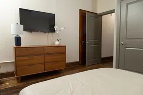 Stylish 1BR near brews & downtown - Image 4