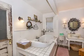 Binky's Nest 1 Bedroom Home by RedAwning - Image 3