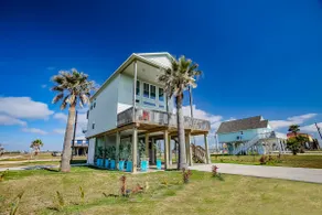 Ocean Palms Beach House-Steps to the Beach! - Image 4