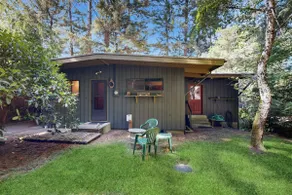 Unique lakefront cabin near the dunes with a priva - Image 5