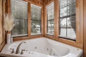 Liam’s Lodge-Peaceful Cabin Panoramic Lake Views - Image 3