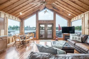 Liam’s Lodge-Peaceful Cabin Panoramic Lake Views - Image 2