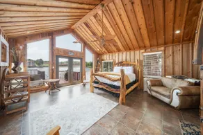 Liam’s Lodge-Peaceful Cabin Panoramic Lake Views - Image 5