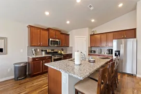 Star Family Home | King Bed | 5 TVs | Walkable to Downtown and Albertsons - Image 2