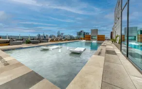 Ultra Lux Rainey St. Condo - Lake & Skyline View - Rooftop Pool - Gym - Steps from Bars, Shops, Down - Image 2