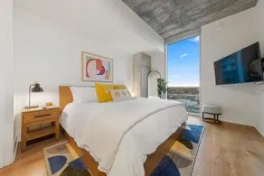 Ultra Lux Rainey St. Condo - Lake & Skyline View - Rooftop Pool - Gym - Steps from Bars, Shops, Down - Image 3
