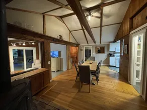 Brookside Hideaway, Brook Road Inn - Image 2