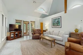 Unique Island Retreat: Fast WiFi & Dog-Friendly - Image 3
