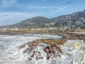 Helles, modernisiertes Apartment direkt am Meer mit Blick auf die raue Küste von Yachats! - Image 2