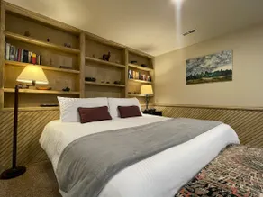 Couples Retreat with Hot Tub, Sauna and Steam Room - Image 2