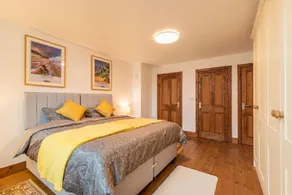Host & Stay - The Nave - Image 4
