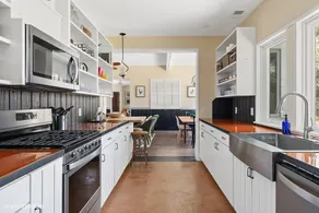 Cozy Luxury Bungalow with Hot Tub & EV Charger - Image 2