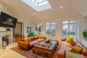 Stunning 7-bedroom countryside home - Image 2