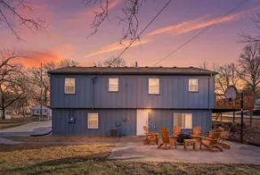 Boho Lounge - Pet Friendly Home Close to I-35 & KC - Image 4