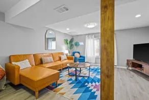 Boho Lounge - Pet Friendly Home Close to I-35 & KC - Image 5