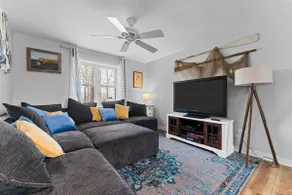 3br/2ba Waterfront Home overlooks Private Dock. 2+ acres of front yard Games - Image 2