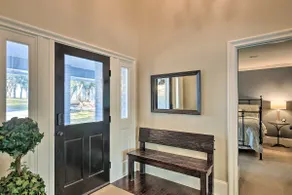 10 Mi to New Braunfels: Waterfront Seguin Gem - Image 5