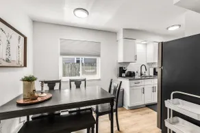 Bright & Spacious 2 Bedroom, Quiet - Image 5