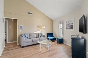 City Beach Bungalows-WALK TO BEACH - Image 3
