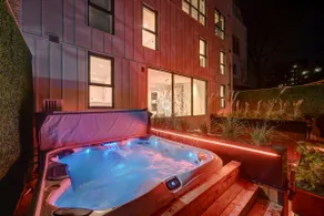 CLUBHAUS VIP Suite, Private Hot Tub, Sleep 16 - Image 2