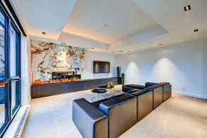 CLUBHAUS Executive Penthouse, Private Rooftop, Sleeps 12+ - Image 3