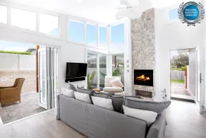 Unwind Pet Friendly 1 Min Walk to Beach - Image 2