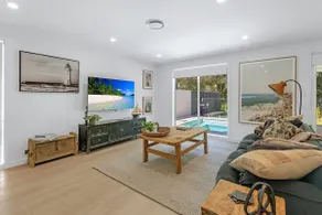 MANZI, Jervis Bay - Image 2