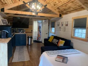 Shawnee Tiny Cabin near Ferne Clyffe with Hot Tub - Image 4