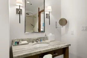 Pop Art Villa Riverfront | King Room - Image 5