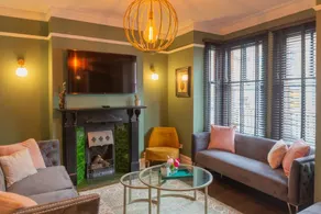 Escape 2 Unwind At The Parade, Accommodates 10 - Image 2