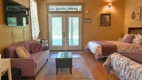 Amethyst Suite • 2 Queen • ClawfootTub • WiFi • AC - Image 3