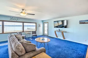 Lakefront Home w/ Rooftop Deck, Grill, Games! - Image 3