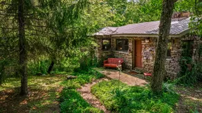 The Shire-riverside w/hot tub, fire pit, kayaks & fenced yard - Image 5