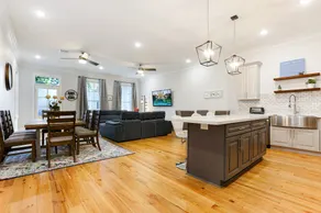 Modern 5 BR Condo - Large Pool - Near Everything - Image 3