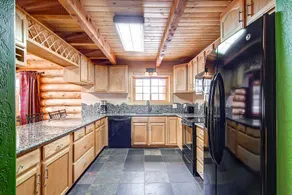 Njut av en True Mountain Getaway i den uppdaterade Rustic Log Home nära allt - Image 5