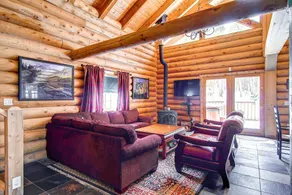 Njut av en True Mountain Getaway i den uppdaterade Rustic Log Home nära allt - Image 3