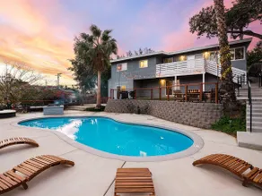 Family Pool Retreat + Gym, Fire Pits, Views (Sleeps 9 - Image 4