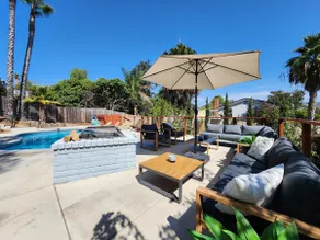 Family Pool Retreat + Gym, Fire Pits, Views (Sleeps 9 - Image 2