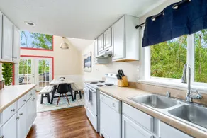 Hot Tub, Fire Pit, Deck, Grill, WiFi, Dog-Friendly - Image 4