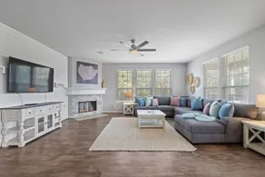 Perfect Seabrook retreat just minutes from the bay with fire pit and Cowyboy soaking pool - Image 2