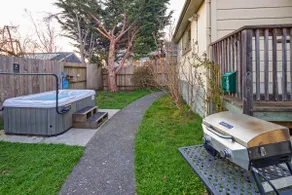 ☮️Downtown Loft-Sauna,Bikes,Hot Tub & Great Fun awaits you-Dog ok - Image 4