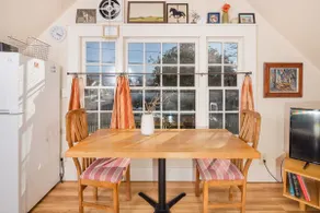 ☮️Downtown Loft-Sauna,Bikes,Hot Tub & Great Fun awaits you-Dog ok - Image 2