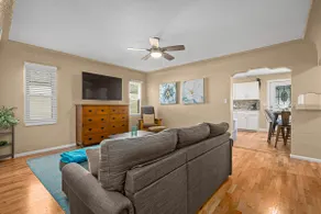 Snug, neighborly home perfect for your small group - Image 4