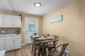 Snug, neighborly home perfect for your small group - Image 5