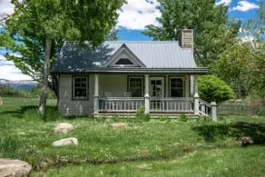 Country House-Private Bathroom-Mountain View - Image 2
