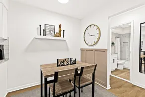 Cozy Modern 1BR Close to Downtown - Image 4