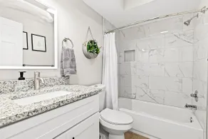 Cozy Modern 1BR Close to Downtown - Image 5