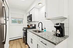 Cozy Modern 1BR Close to Downtown - Image 3